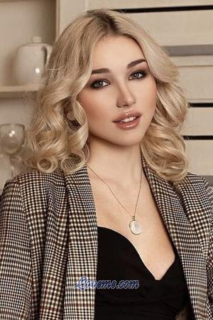 193561 - Julia Age: 23 - Russia