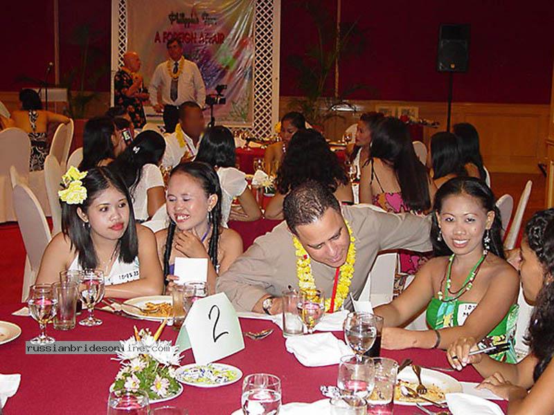 069-filipino-women