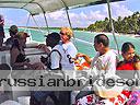 cartagena-women-boat-1104-15